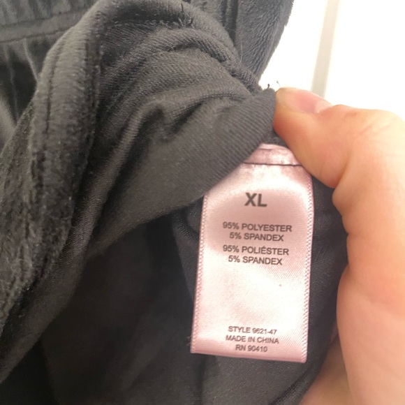 Juicy Couture XL Beaded Juicy Black Velour Athletic Lounge Shorts - Picture 5 of 5